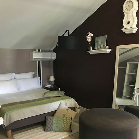 House With 5 Rooms In Etang Sale, With Wonderful Mountain View, Enclos Exterior foto