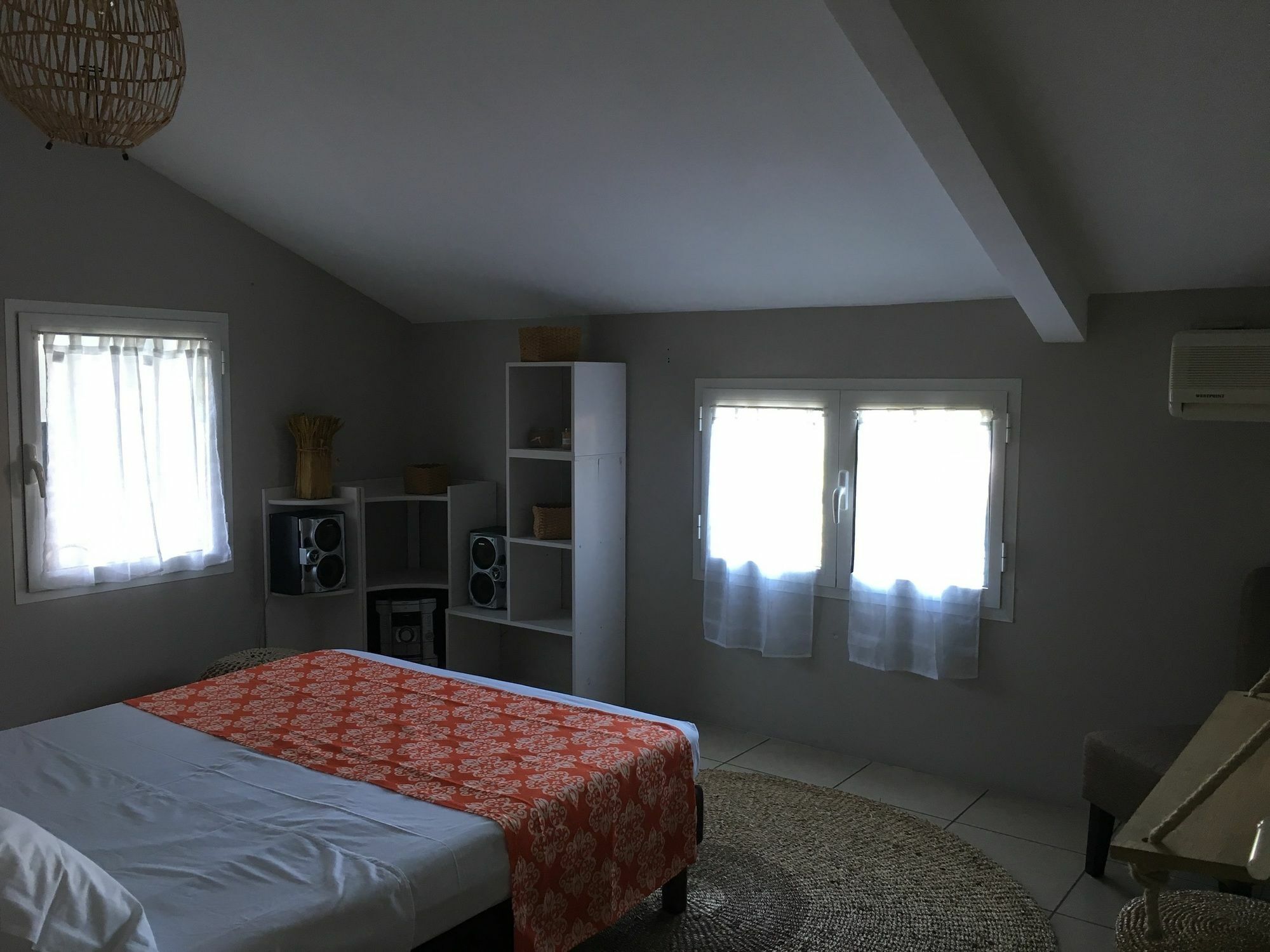 House With 5 Rooms In Etang Sale, With Wonderful Mountain View, Enclos Exterior foto